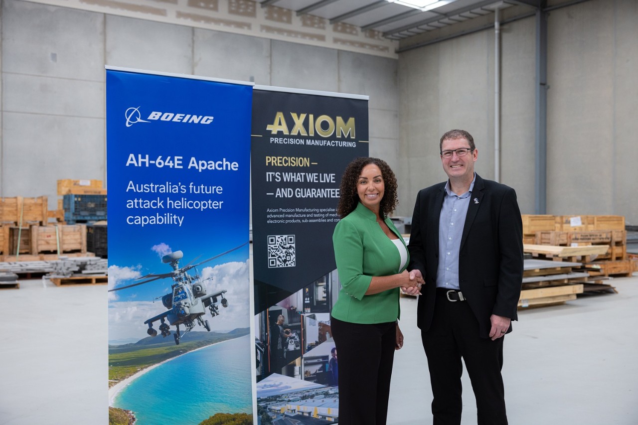 Boeing Axiom contract signature 